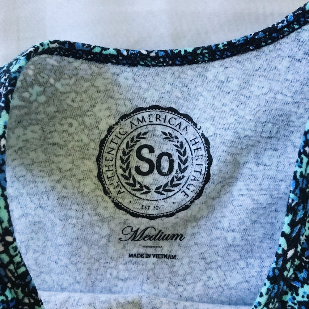 Blue small floral Fitted sleeveless crop top - Picture 2 of 3